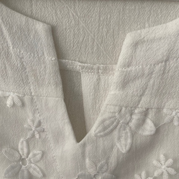 White Floral lace Women's Top - Picture 5 of 6